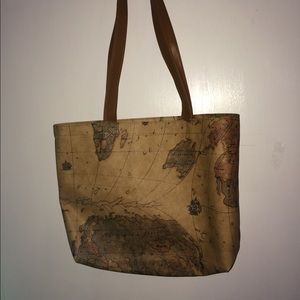 Map print tote bag.